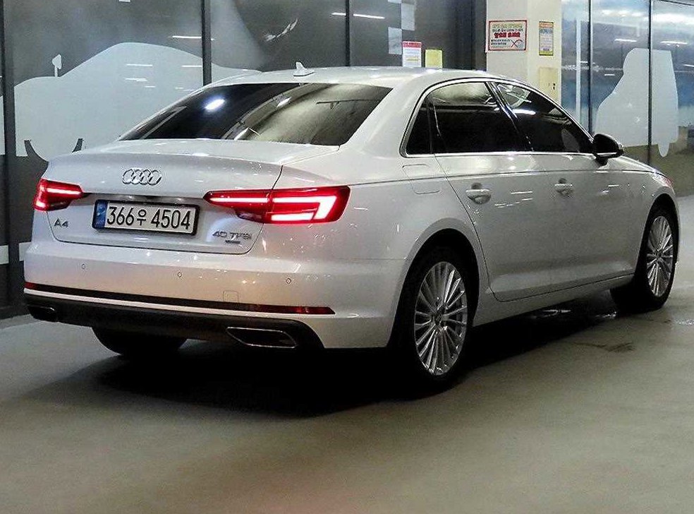 아우디 A4 40 TFSI 사진 4