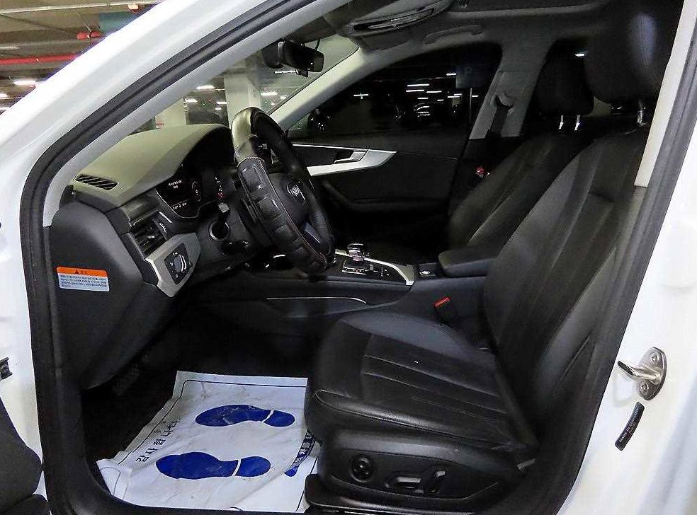 아우디 A4 40 TFSI 사진 6