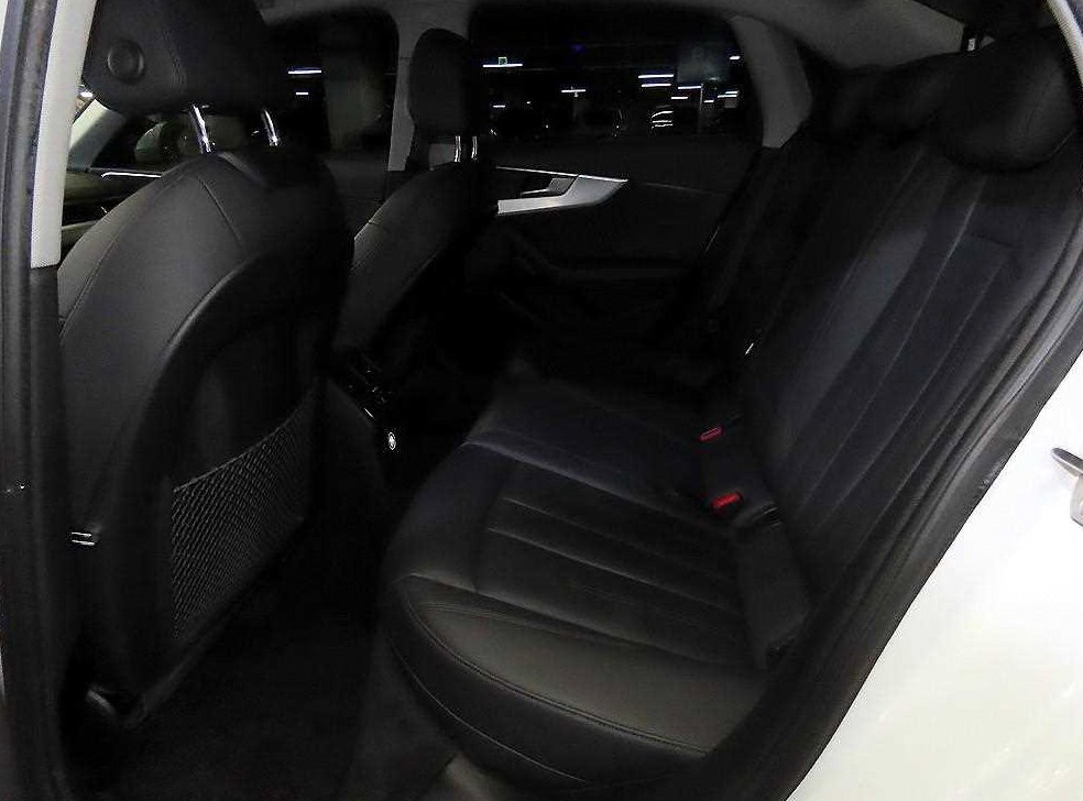 아우디 A4 40 TFSI 사진 7