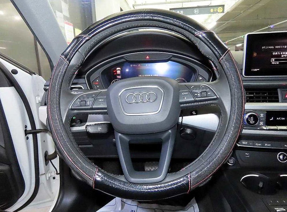 아우디 A4 40 TFSI 사진 8