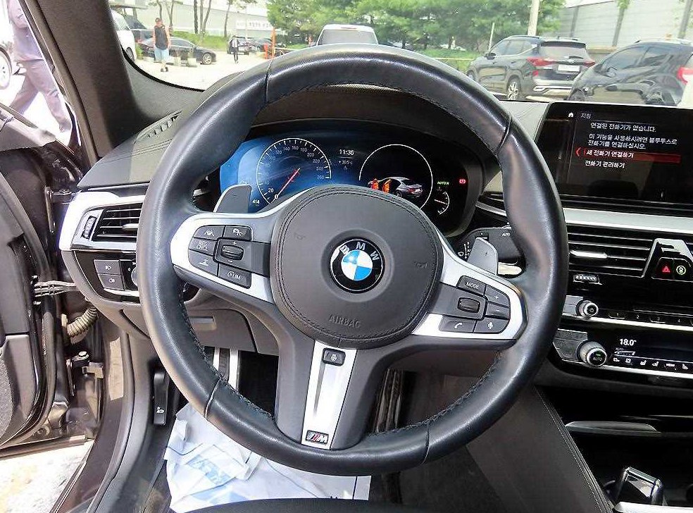 BMW 5시리즈 530i M 스포츠 플러스 사진 8