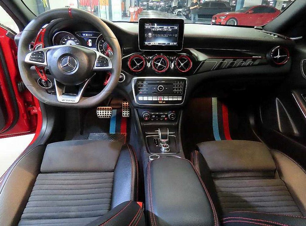 벤츠 GLA 클래스 GLA45 AMG 4MATIC 사진 10