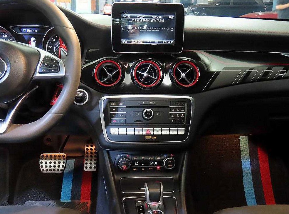 벤츠 GLA 클래스 GLA45 AMG 4MATIC 사진 11