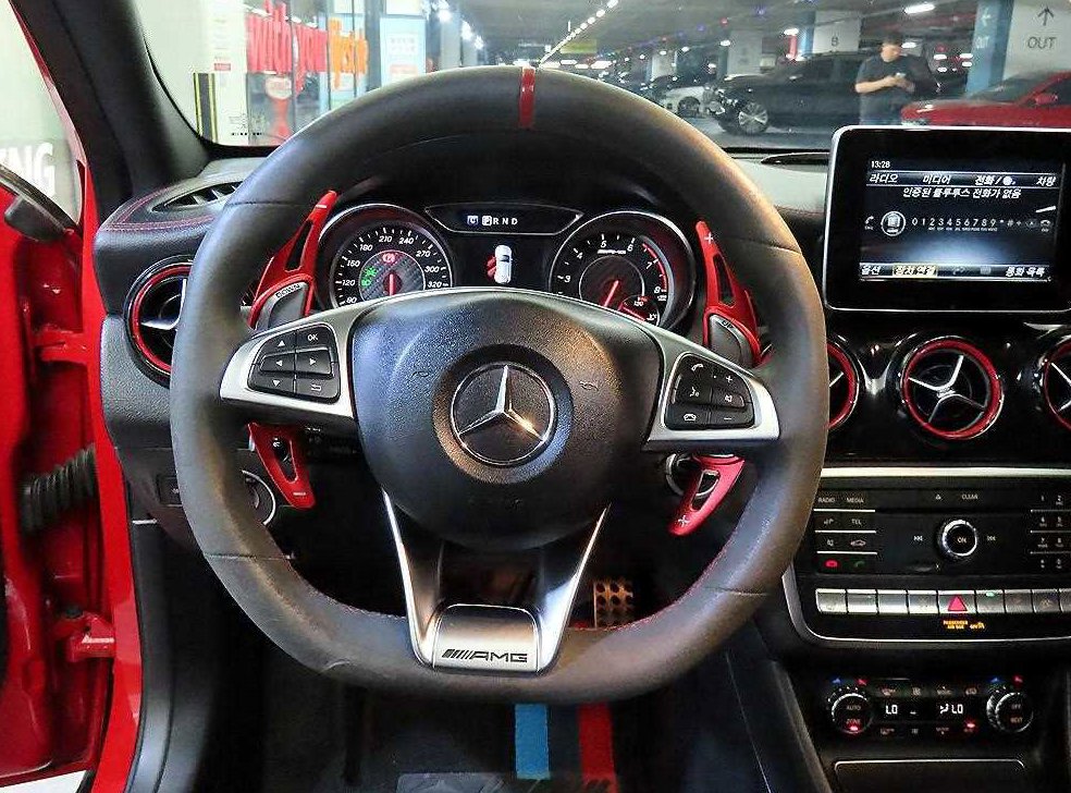 벤츠 GLA 클래스 GLA45 AMG 4MATIC 사진 8