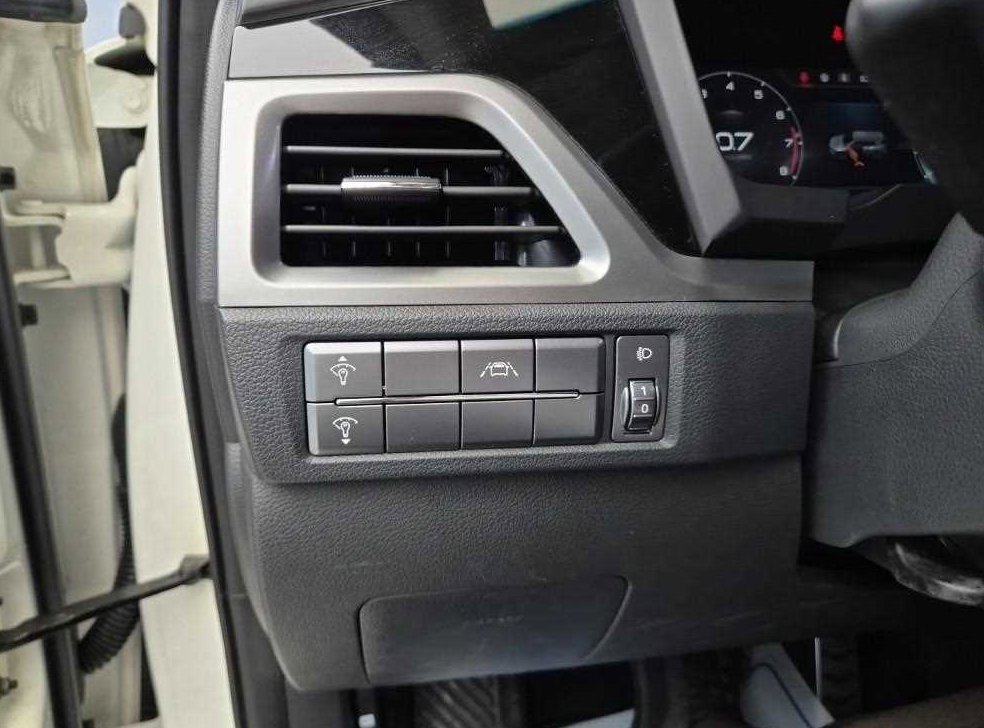 KG모빌리티(쌍용)  코란도 2WD 가솔린 1.5 C5 플러스 사진 17