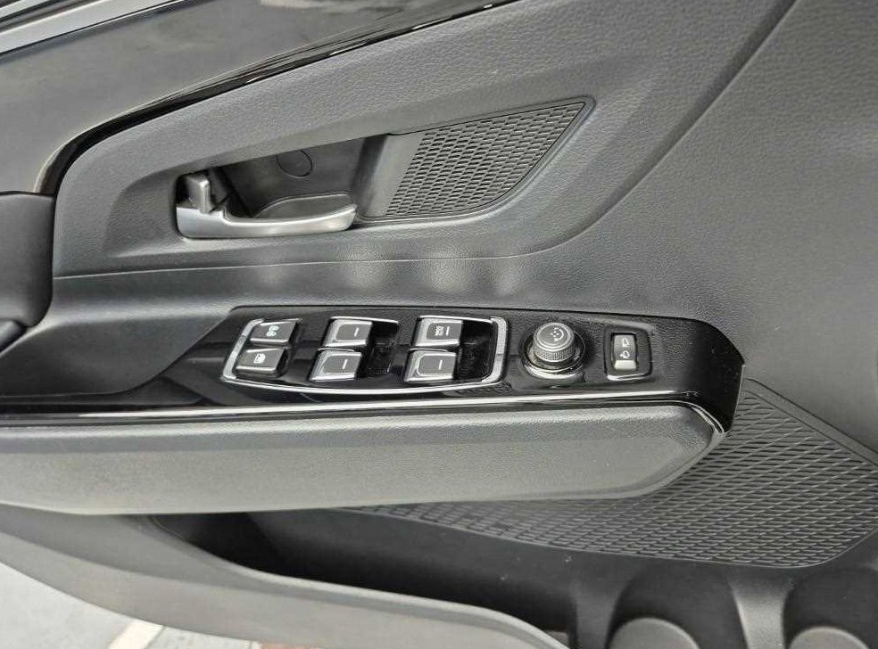 KG모빌리티(쌍용)  코란도 2WD 가솔린 1.5 C5 플러스 사진 18