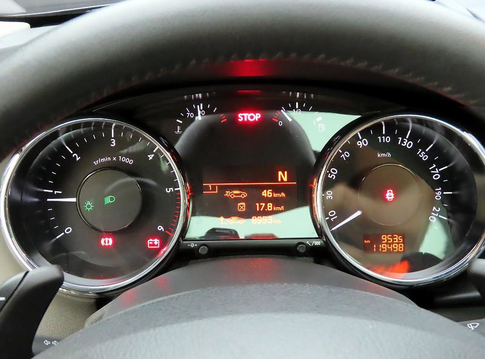 푸조 3008 1.6 e-HDI Active 사진 6