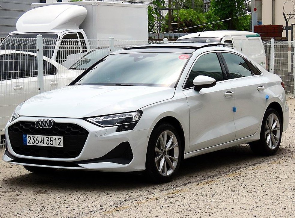 아우디 A3 40 TFSI 사진 2
