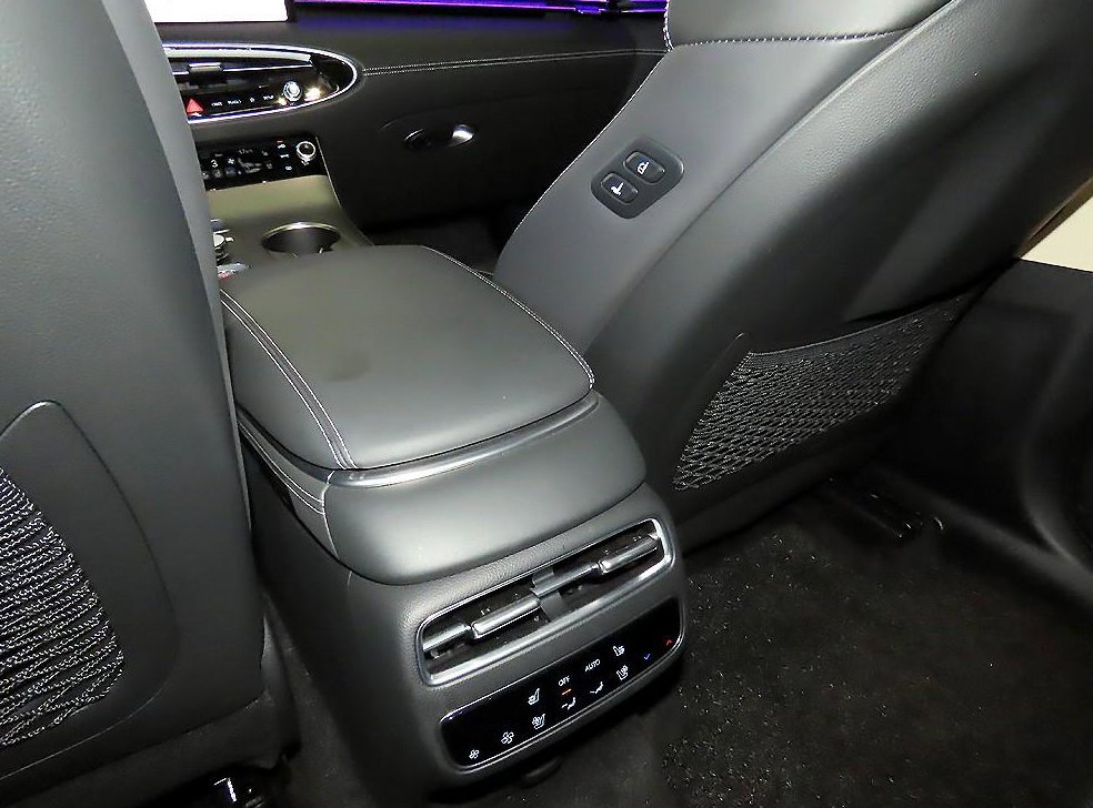 제네시스 GV70 e-AWD 사진 14