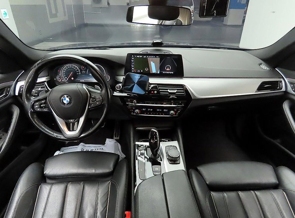 BMW 5시리즈 520d M 스포츠 플러스 사진 8