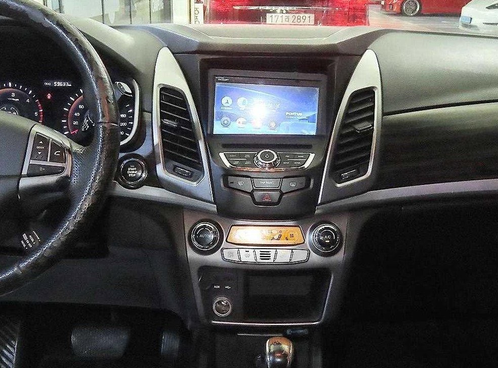 KG모빌리티(쌍용)  코란도 2WD 2.0 CVT 사진 11