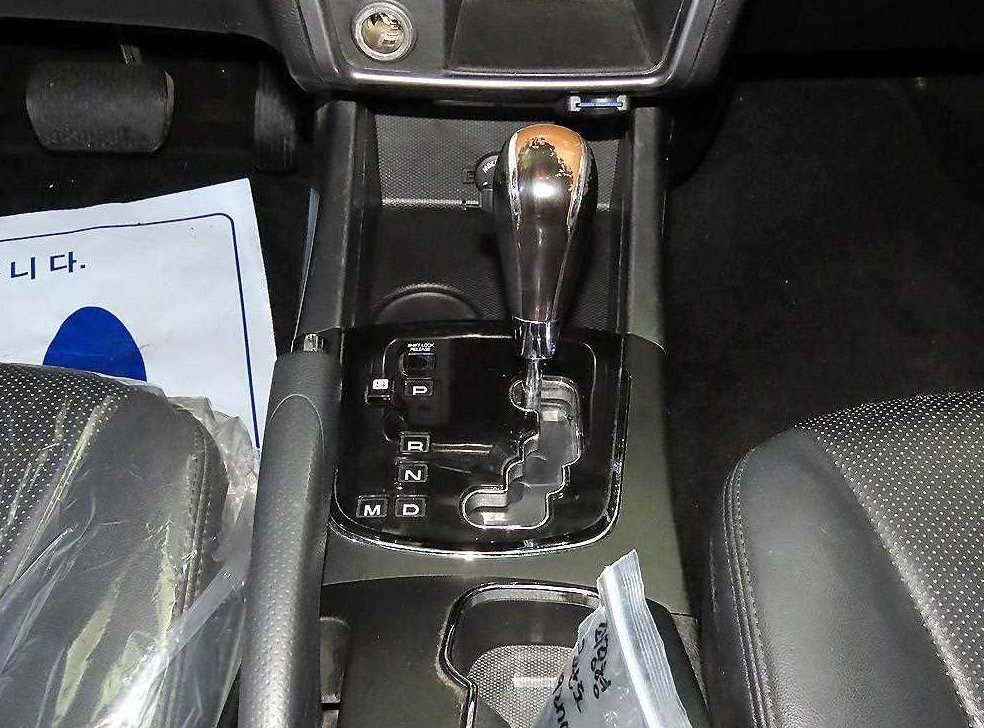 KG모빌리티(쌍용)  코란도 2WD 2.0 CVT 사진 12