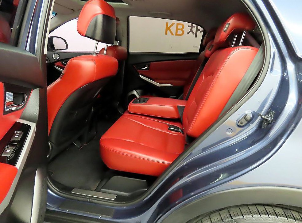KG모빌리티(쌍용)  코란도 4WD 2.0 CVX 사진 6