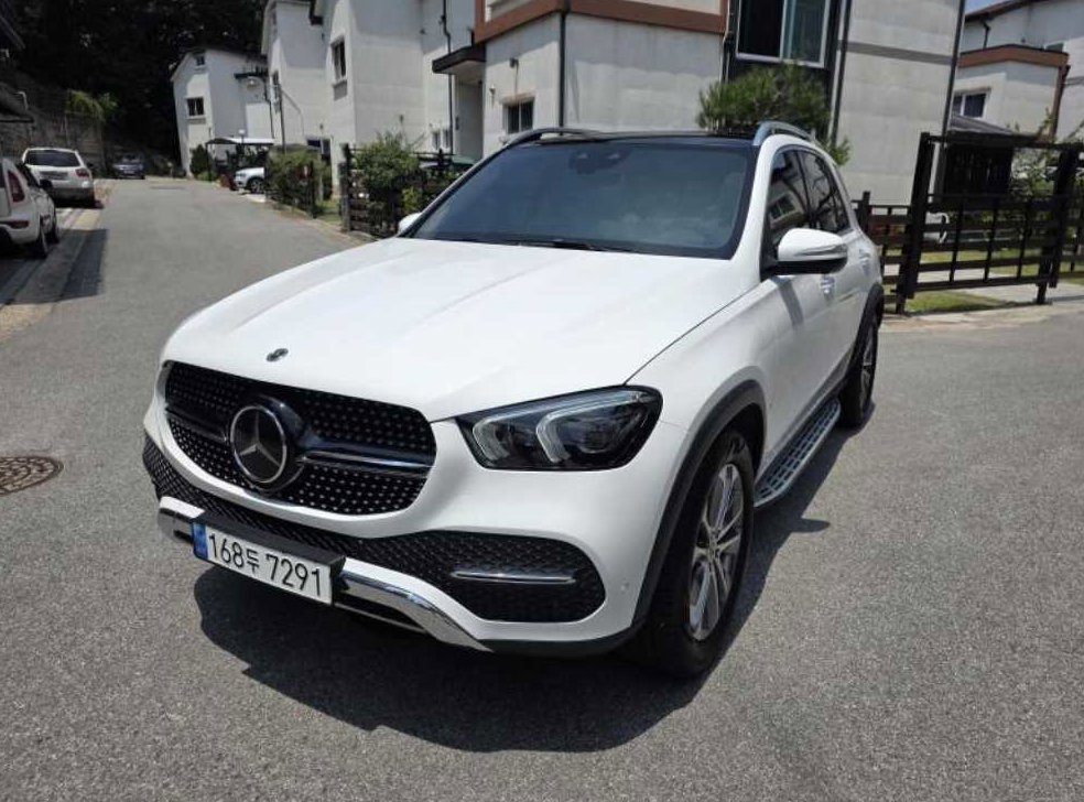 벤츠 GLE 클래스 GLE 300d 4MATIC 사진 2