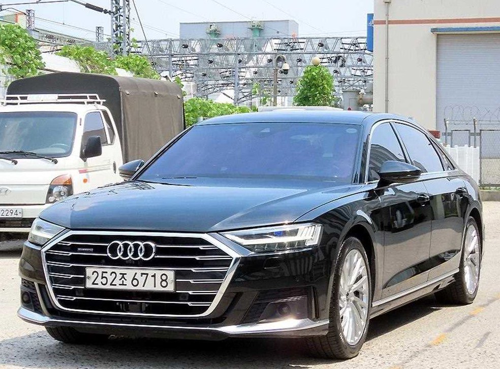 아우디 A8 55 TFSI 콰트로 LWB 사진 2