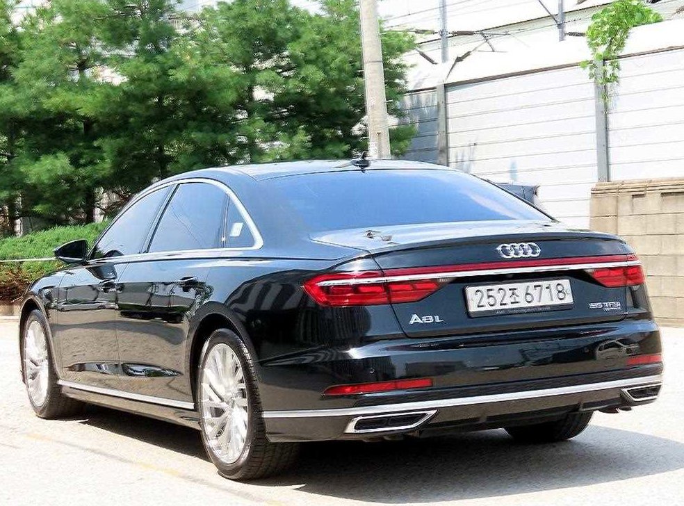 아우디 A8 55 TFSI 콰트로 LWB 사진 3