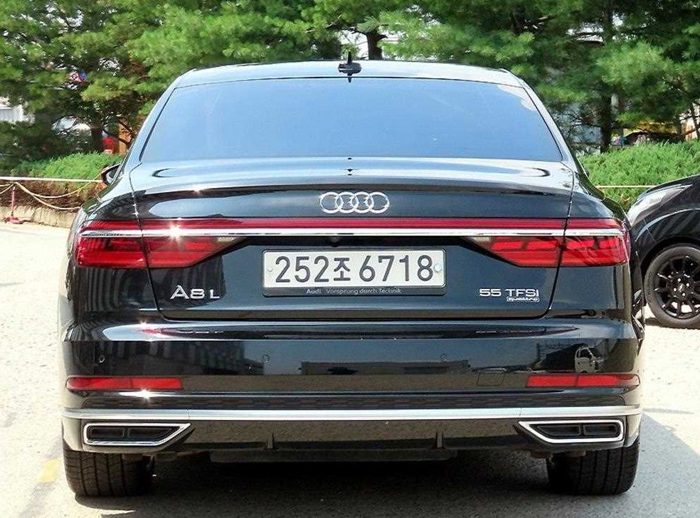 아우디 A8 55 TFSI 콰트로 LWB 사진 4