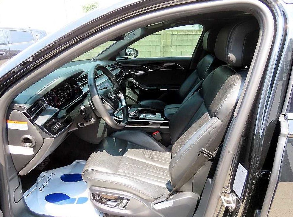 아우디 A8 55 TFSI 콰트로 LWB 사진 5