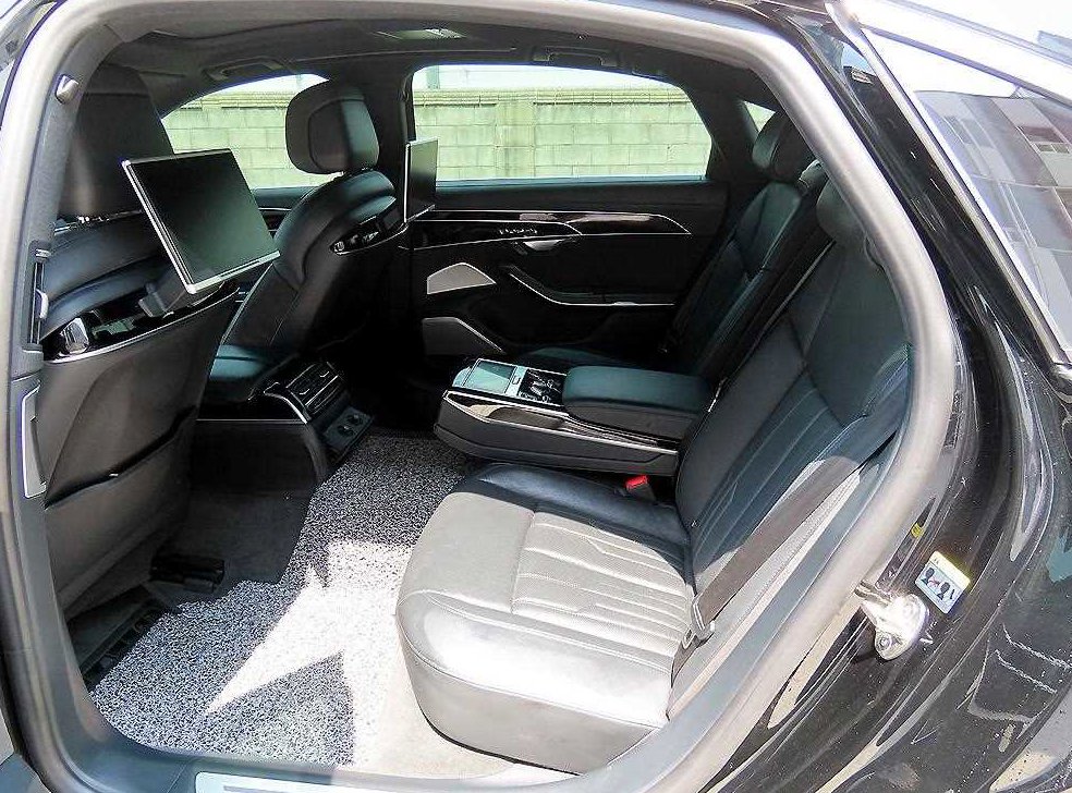 아우디 A8 55 TFSI 콰트로 LWB 사진 6