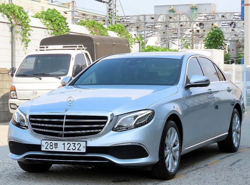 벤츠 E 클래스 E300 4MATIC 익스클루시브 사진 2