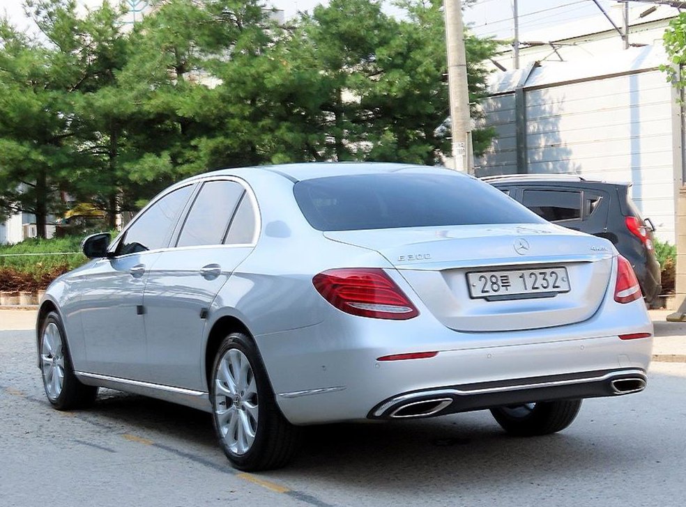 벤츠 E 클래스 E300 4MATIC 익스클루시브 사진 3