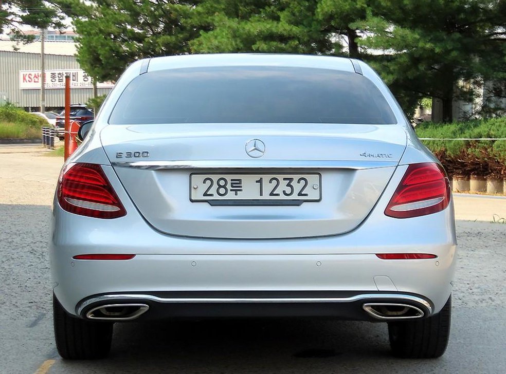 벤츠 E 클래스 E300 4MATIC 익스클루시브 사진 4