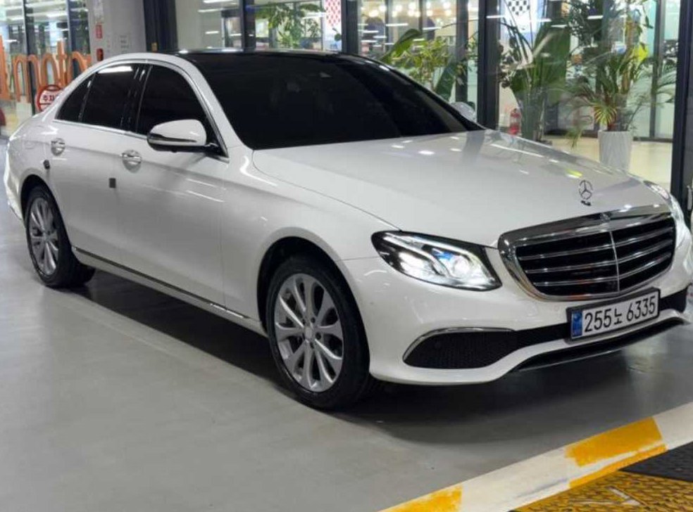 벤츠 E 클래스 E300 아방가르드 사진 2
