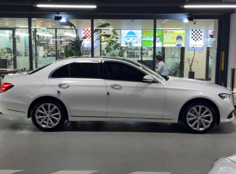 벤츠 E 클래스 E300 아방가르드 사진 3