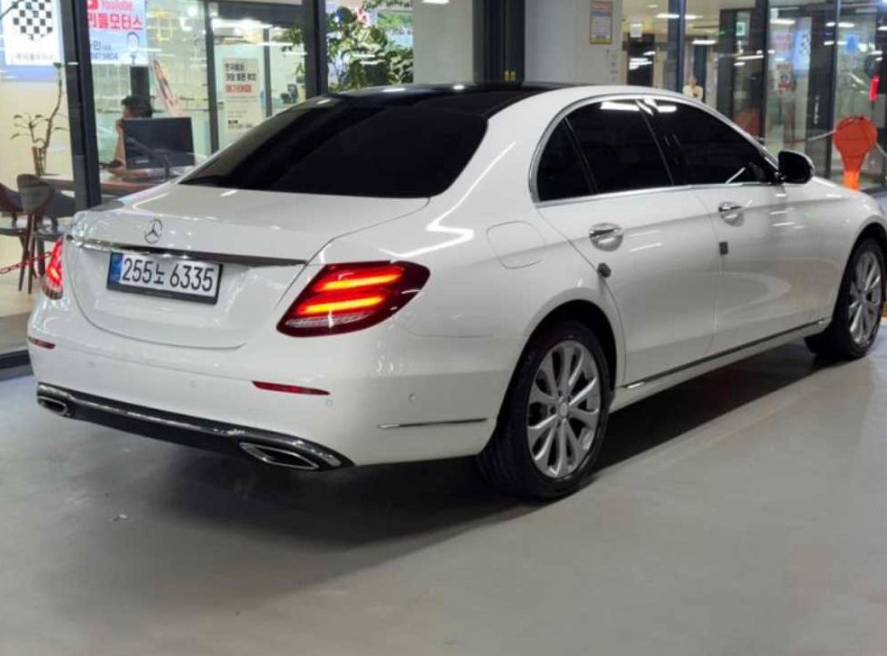 벤츠 E 클래스 E300 아방가르드 사진 4