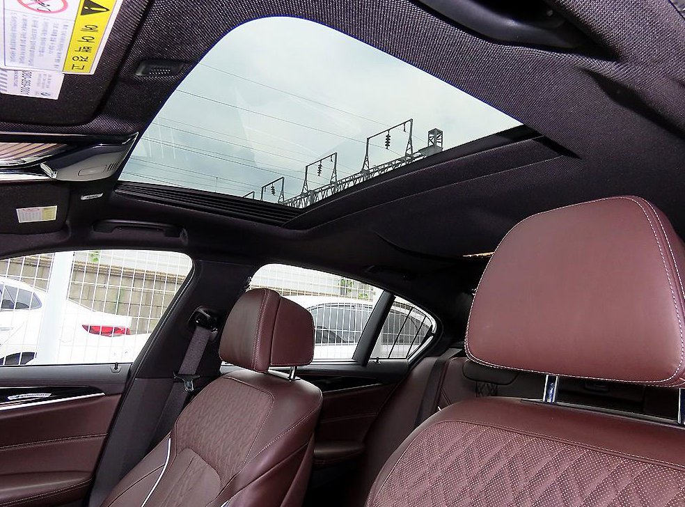 BMW 5시리즈 520d xDrive M 스포츠 플러스 사진 17