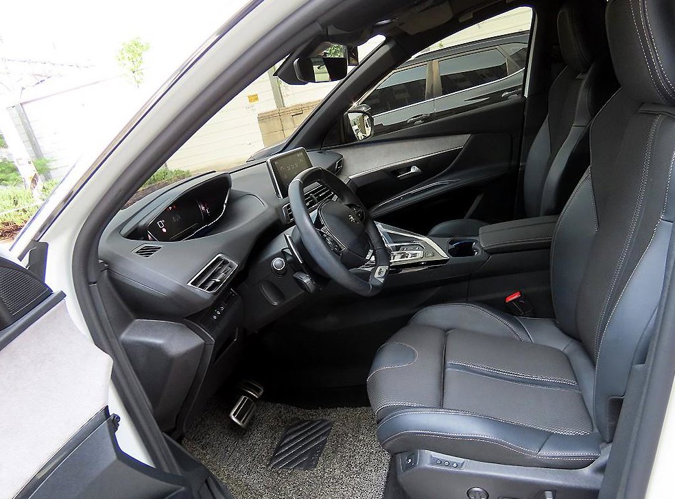 푸조 3008 1.2 Pure Tech GT 사진 5