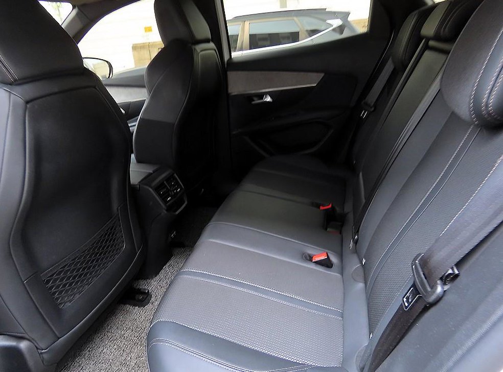 푸조 3008 1.2 Pure Tech GT 사진 6