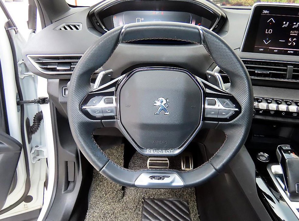 푸조 3008 1.2 Pure Tech GT 사진 8