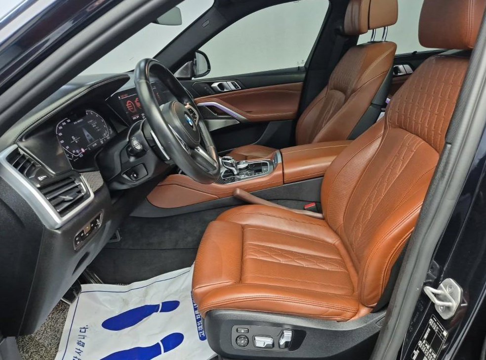 BMW X6 M50i 사진 11