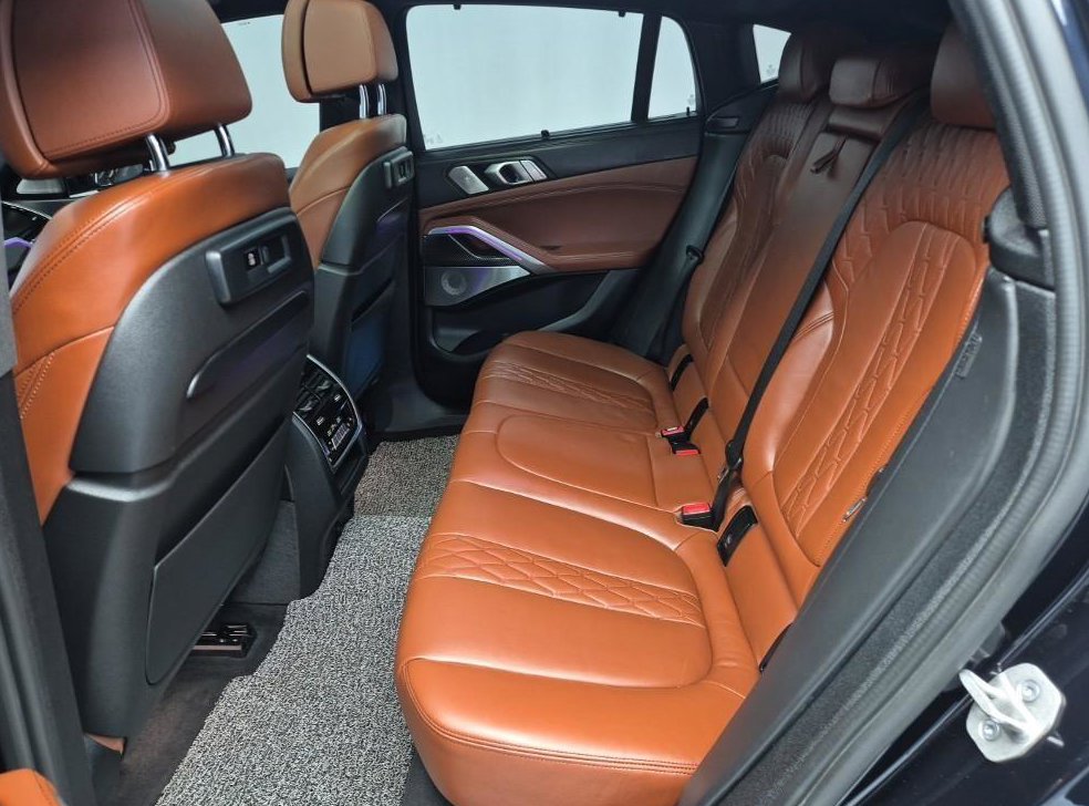BMW X6 M50i 사진 12