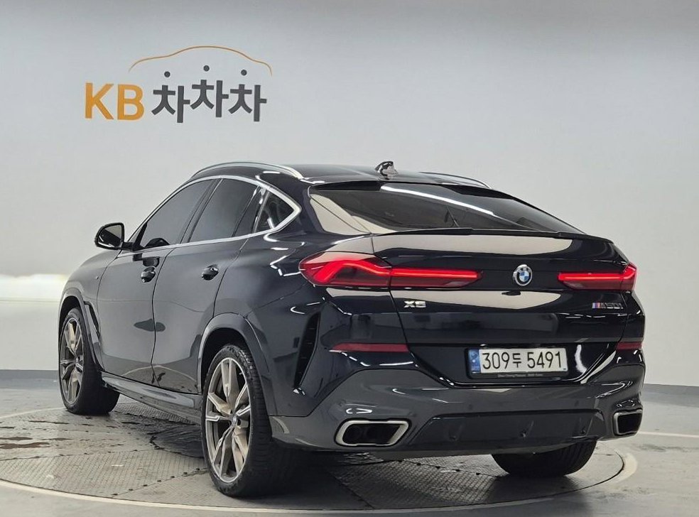 BMW X6 M50i 사진 2
