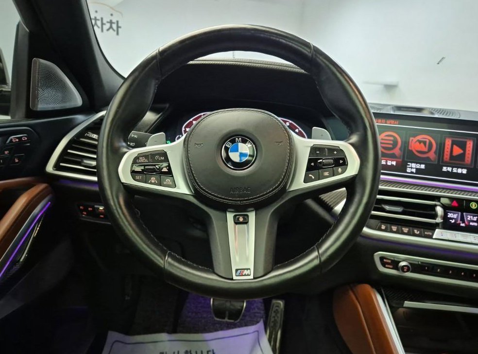 BMW X6 M50i 사진 9