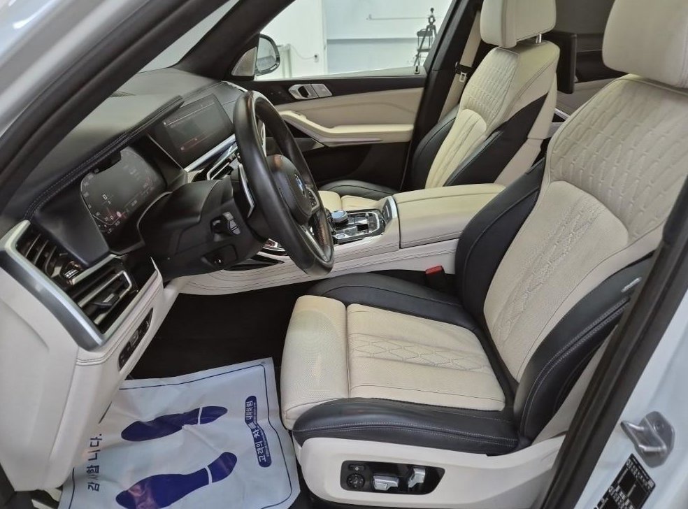 BMW X7 M50i 사진 11