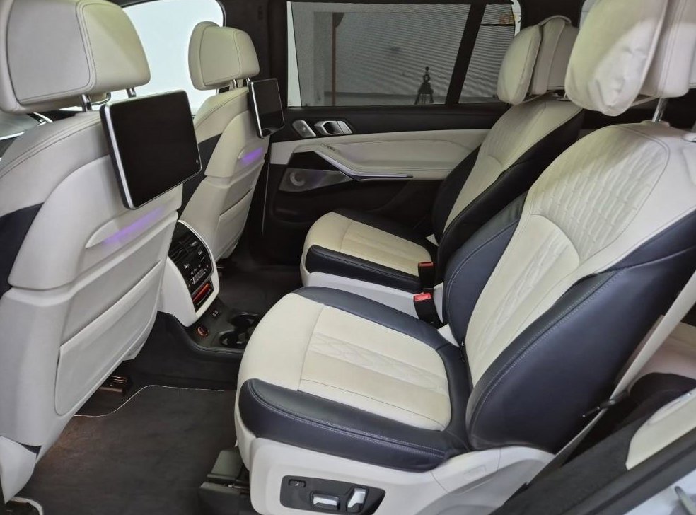 BMW X7 M50i 사진 12