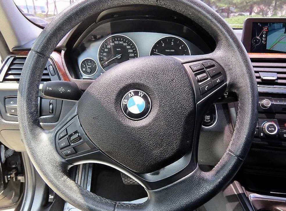 BMW 3시리즈 320d 사진 8