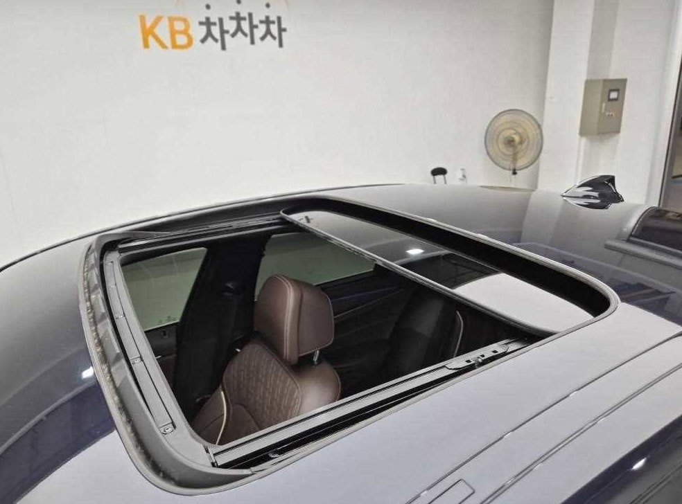 BMW 5시리즈 520d M 스포츠 플러스 사진 12