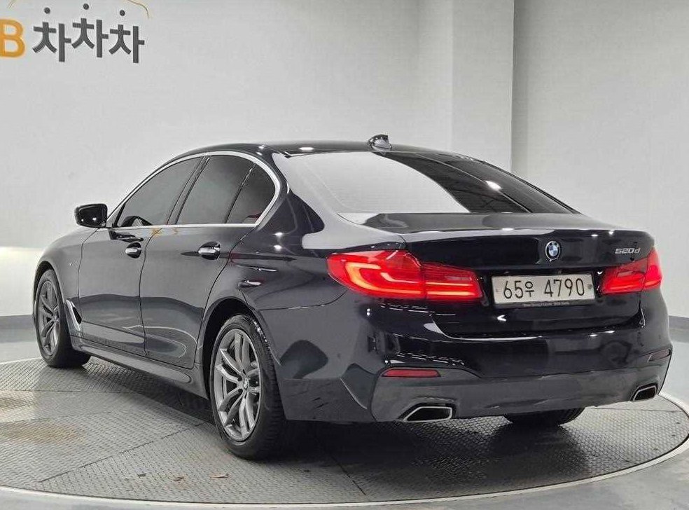 BMW 5시리즈 520d M 스포츠 플러스 사진 2