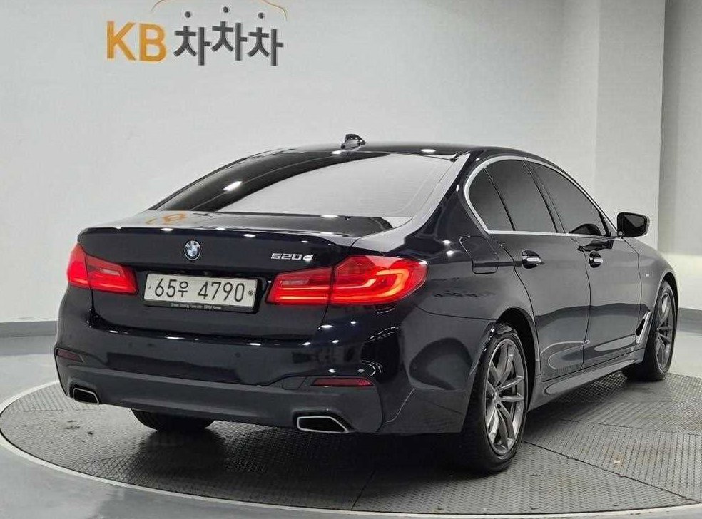 BMW 5시리즈 520d M 스포츠 플러스 사진 3