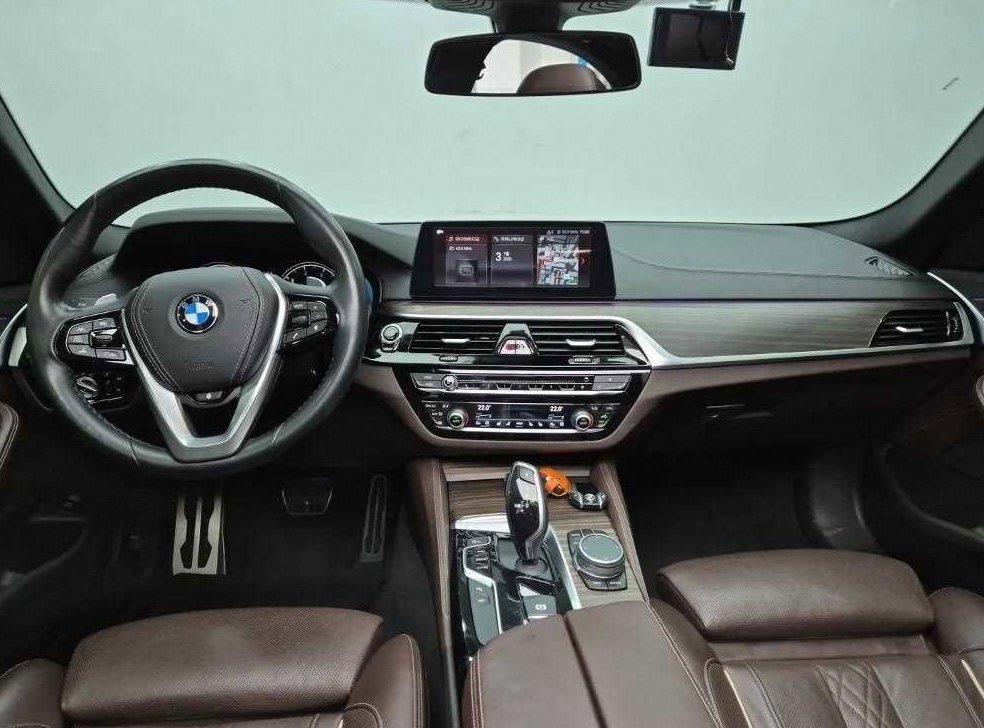 BMW 5시리즈 520d M 스포츠 플러스 사진 6