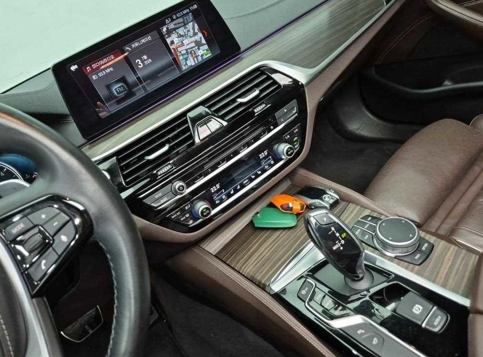 BMW 5시리즈 520d M 스포츠 플러스 사진 9
