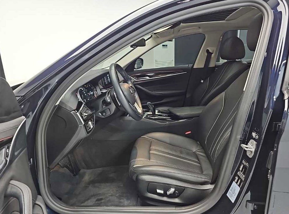 BMW 5시리즈 520d M 스포츠 플러스 사진 11