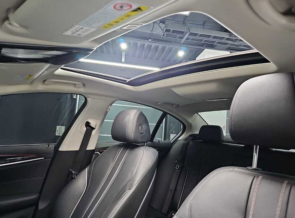 BMW 5시리즈 520d M 스포츠 플러스 사진 14