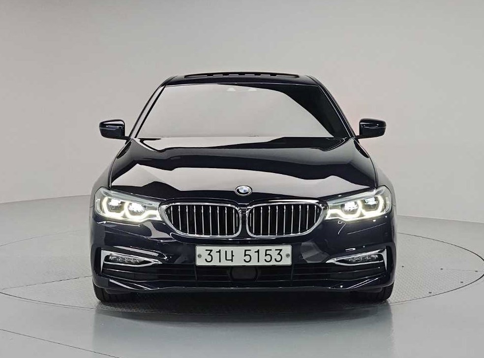 BMW 5시리즈 520d M 스포츠 플러스 사진 2