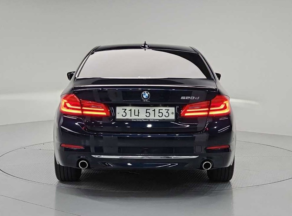 BMW 5시리즈 520d M 스포츠 플러스 사진 3