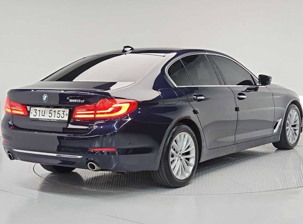 BMW 5시리즈 520d M 스포츠 플러스 사진 4